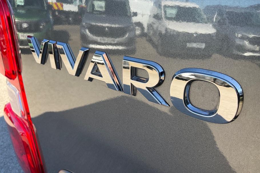 Used VAUXHALL VIVARO EA72JCZ 19