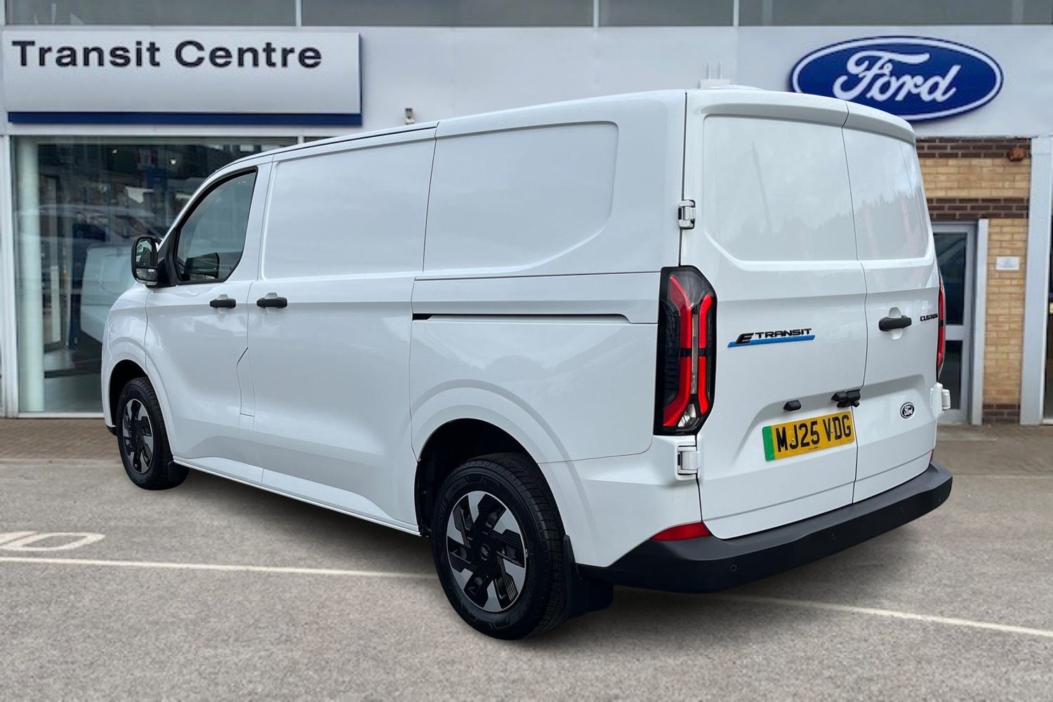 Ford TRANSIT E-CUSTOM Photo 1