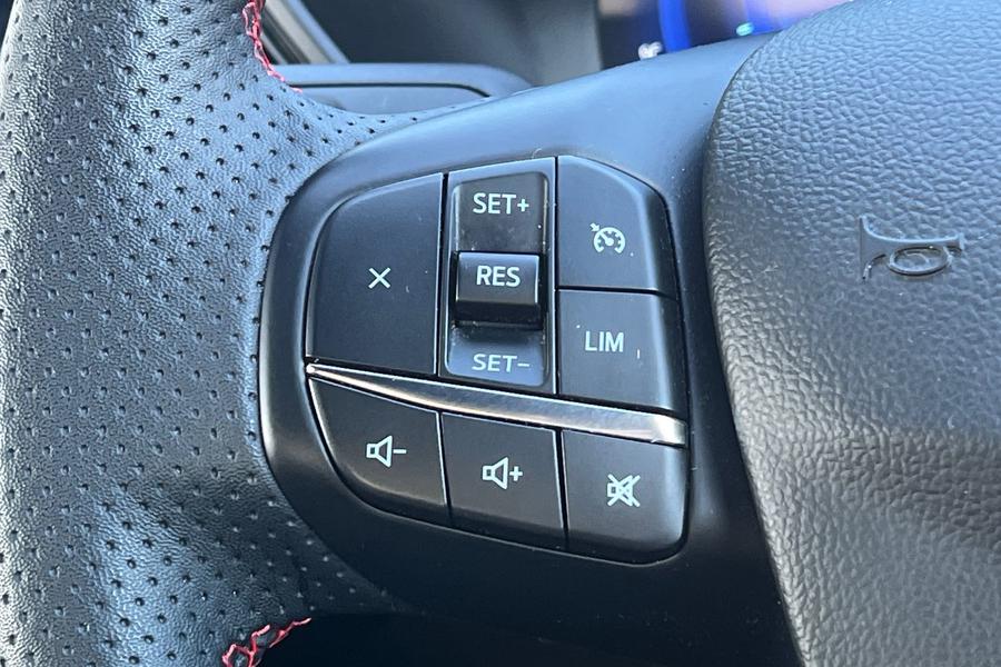 Ford KUGA Photo autoimg-d7ae3c93d61d6db894090e1c4faac804c9273165.jpg