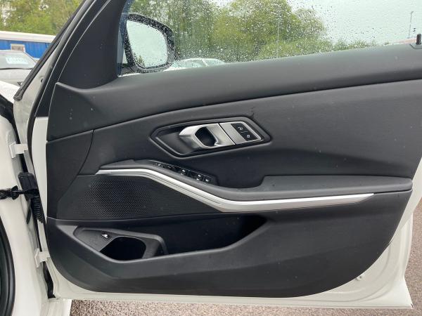 BMW 3 Series Photo autoimg-d7b3fb497ba2727576e28f1cdab51aa342a572d6.jpg