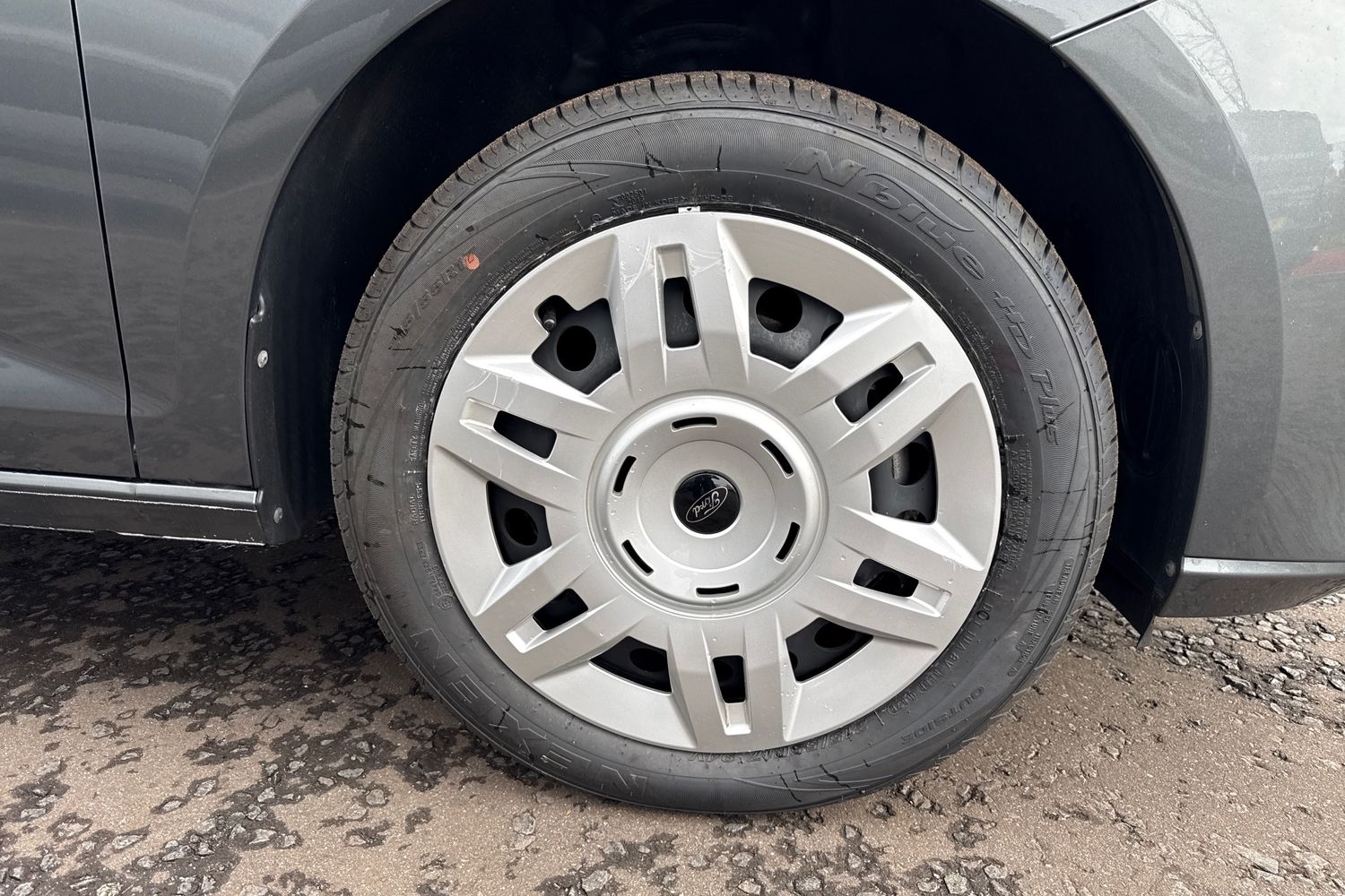 Ford TRANSIT CONNECT Photo 16