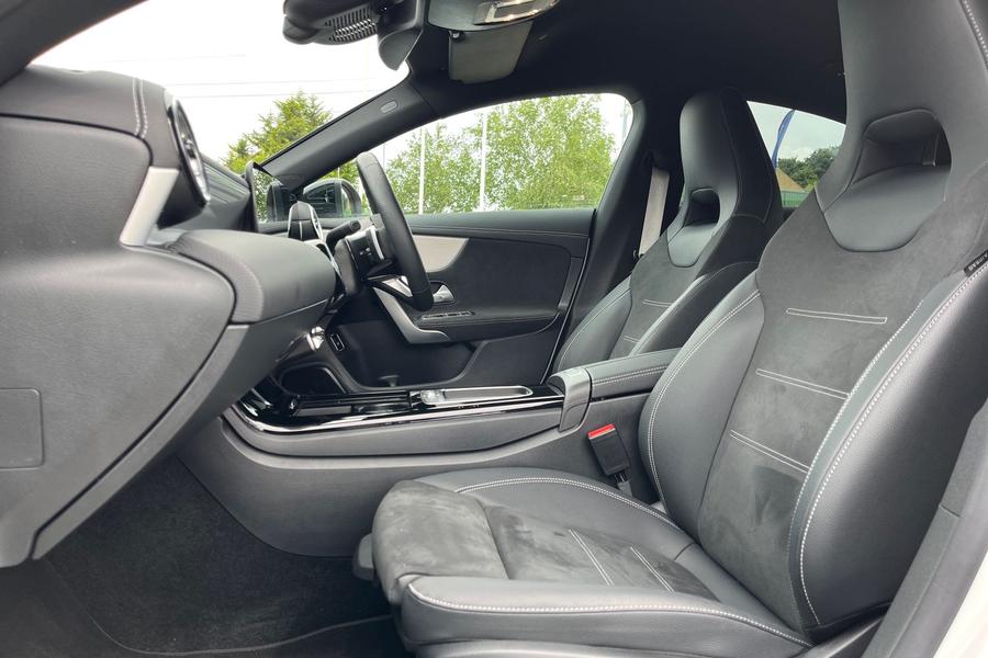 Mercedes-Benz CLA Photo autoimg-d7c90f855068491e534c968b0f3ed8af07c180a1.jpg