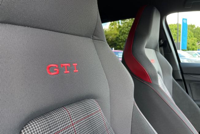 VOLKSWAGEN Golf Photo 37