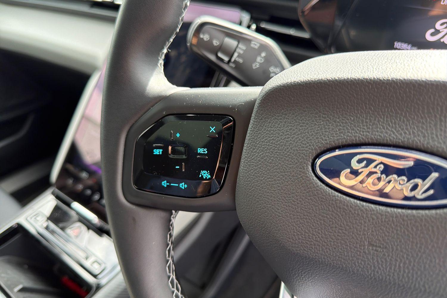 Ford Explorer Photo 23