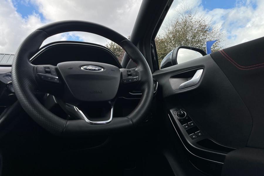 Ford PUMA Photo autoimg-d7cfade28ae3949af80b20e22c023ddd31e03858.jpg