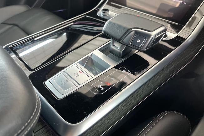 AUDI Q8 Photo 24