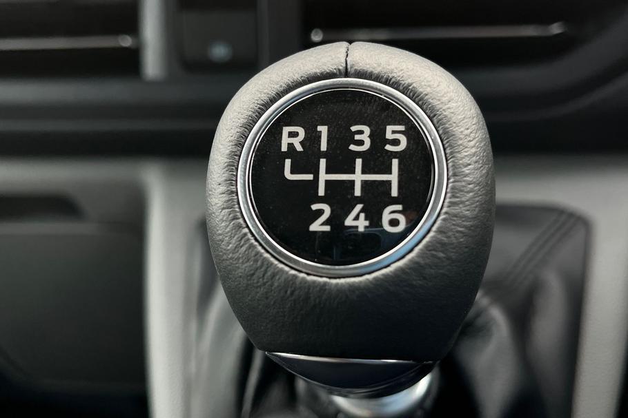 Used Ford TRANSIT CUSTOM LMZ4001 32