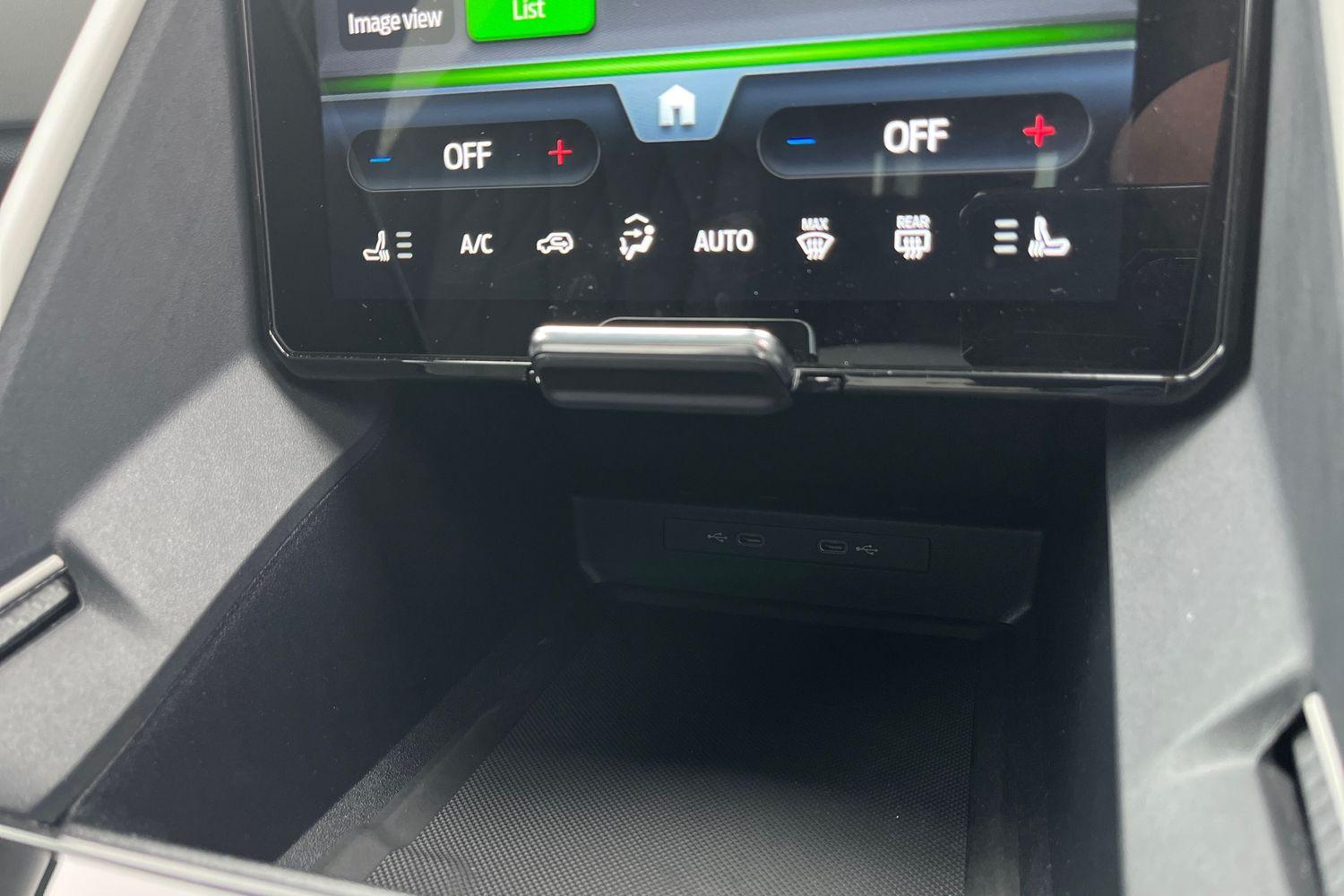 Ford EXPLORER Photo 35