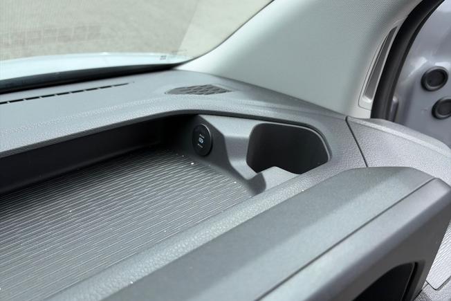VOLKSWAGEN Transporter Photo 46
