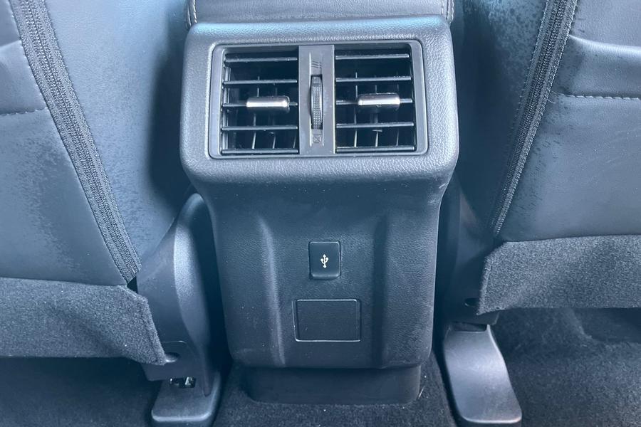 Mitsubishi OUTLANDER Photo autoimg-d7e3de49a2d78f3cc820f674470bc36c802cfc9e.jpg