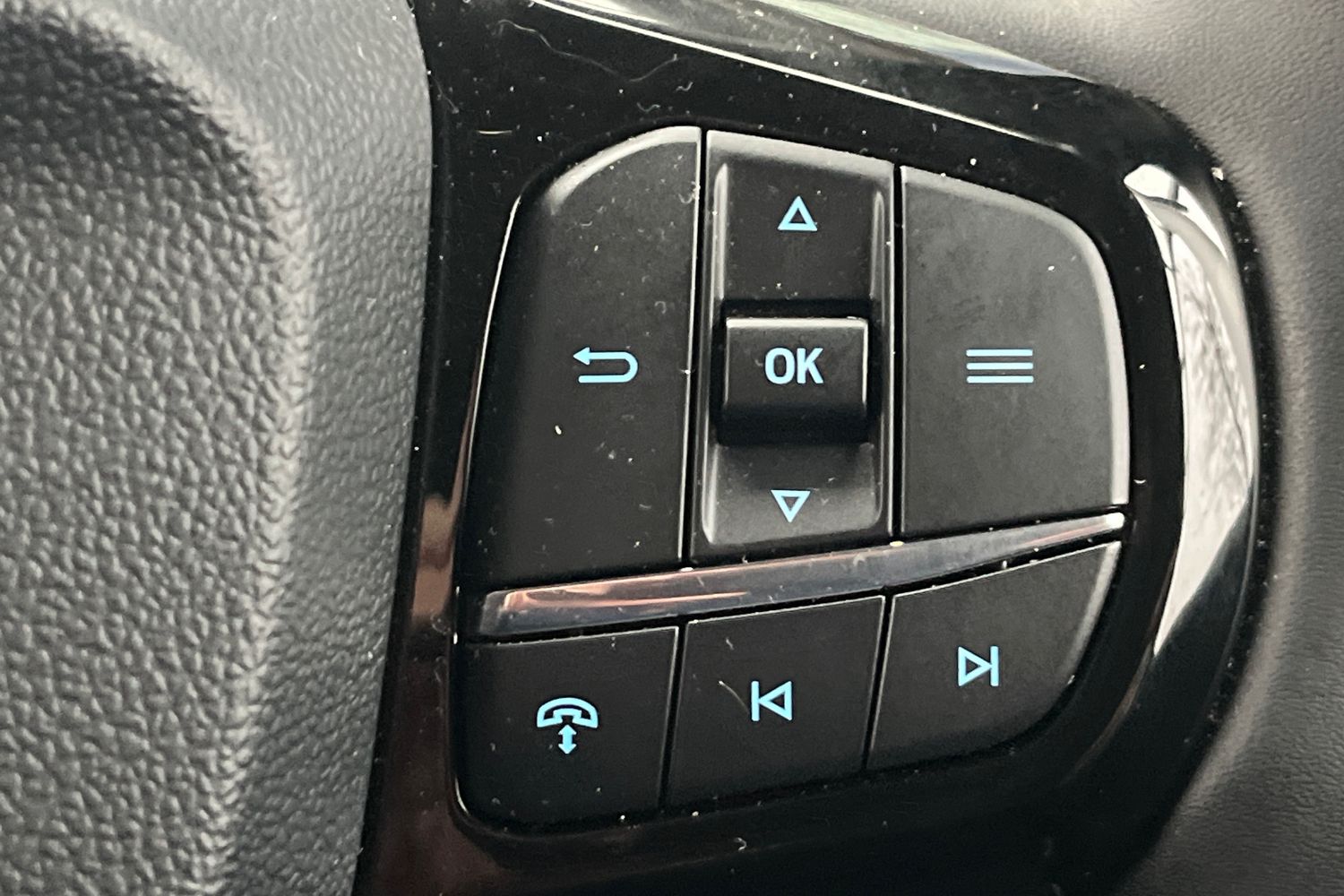 Ford E-TRANSIT COURIER Photo 20