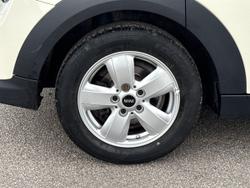 MINI Hatch Photo 5
