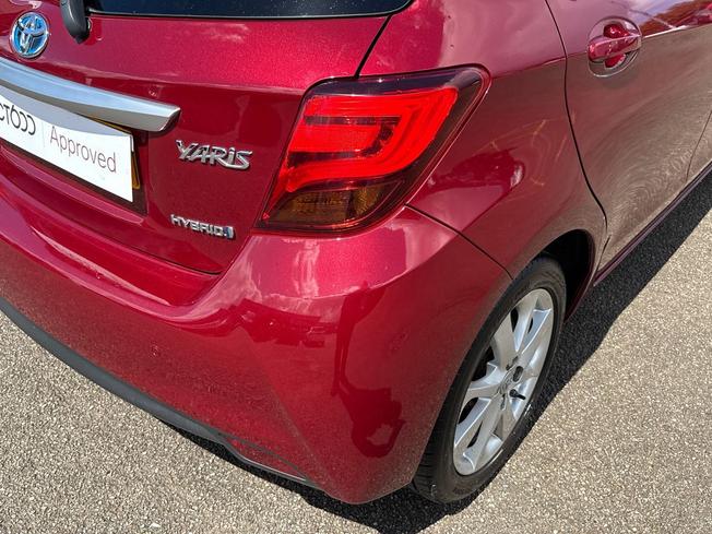 TOYOTA Yaris Photo 18