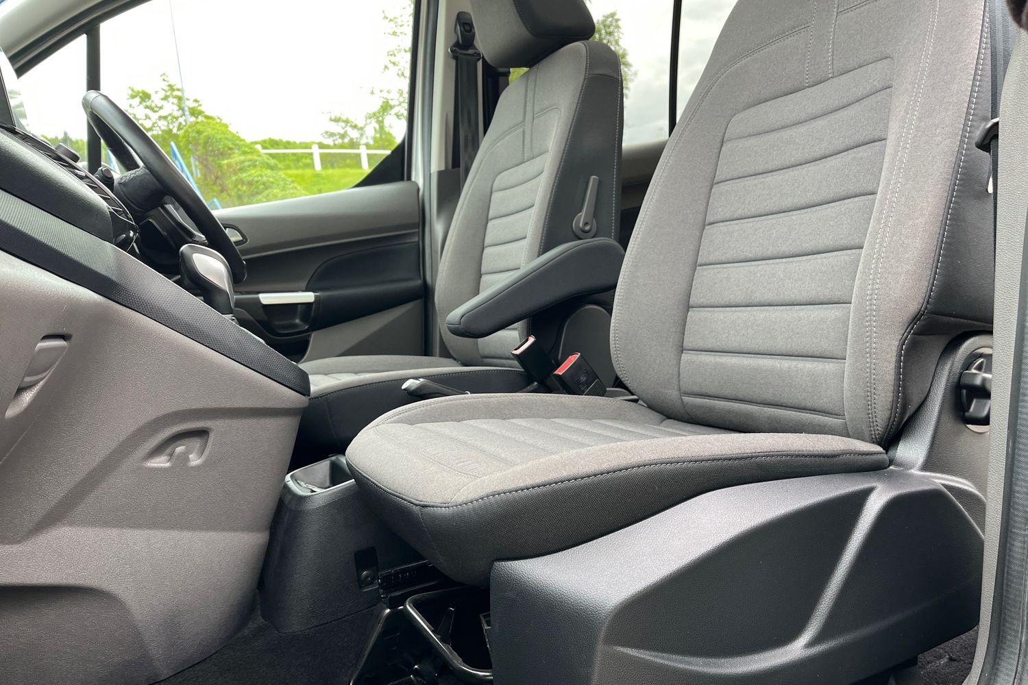 Ford GRAND TOURNEO CONNECT Photo 18