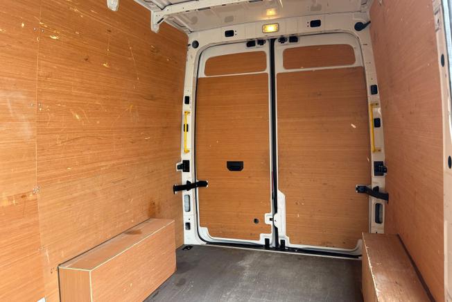 VOLKSWAGEN Crafter Photo 9