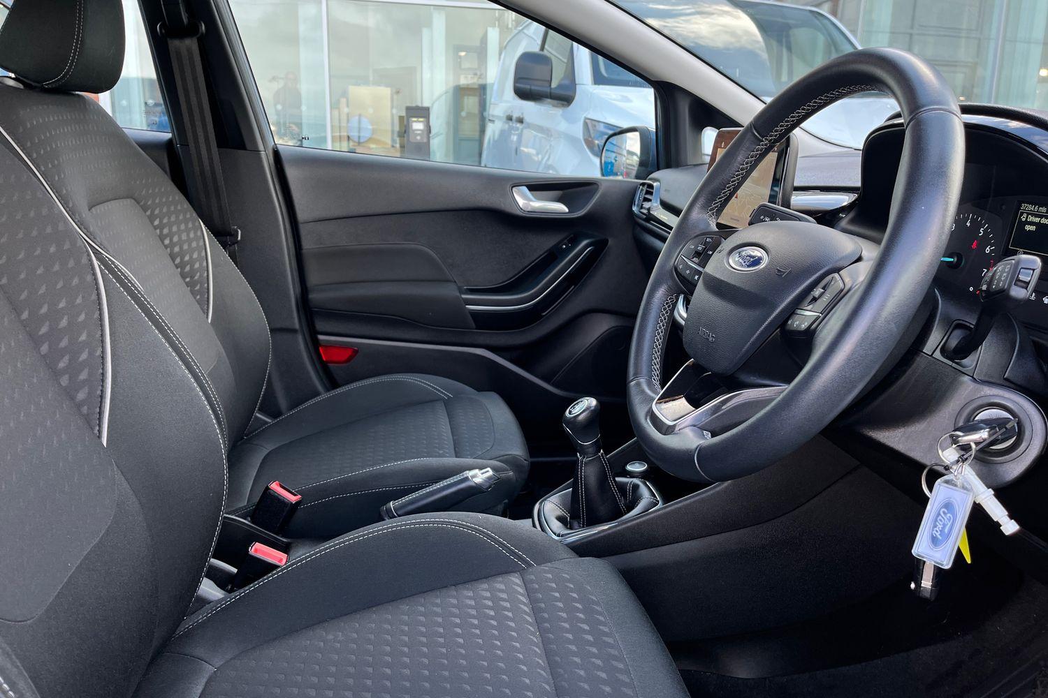 Ford FIESTA Photo 16