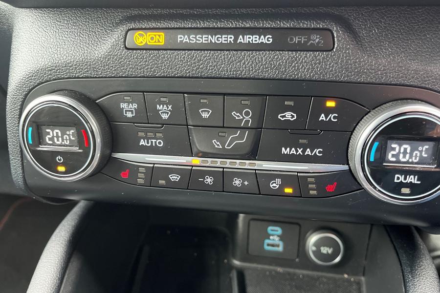Ford KUGA Photo autoimg-d8098eb504d38819640cd6427ca5ee69bbb9443b.jpg