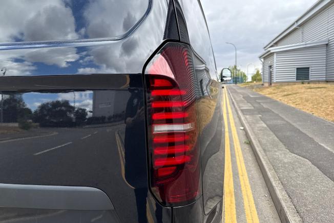 VOLKSWAGEN Transporter Photo 18