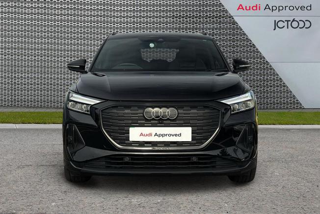 Audi Q4 e-tron Photo 8