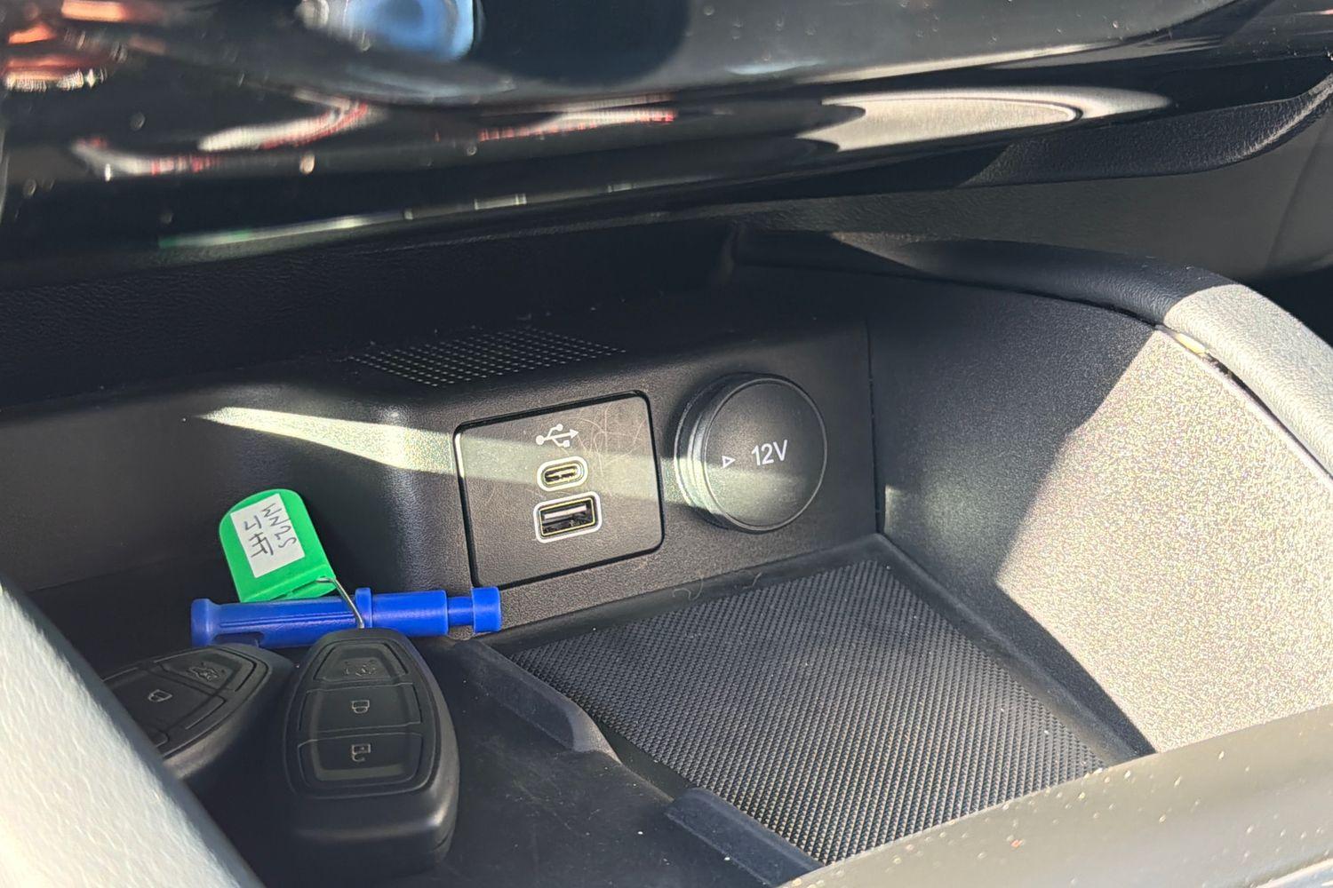 Ford KUGA Photo 24