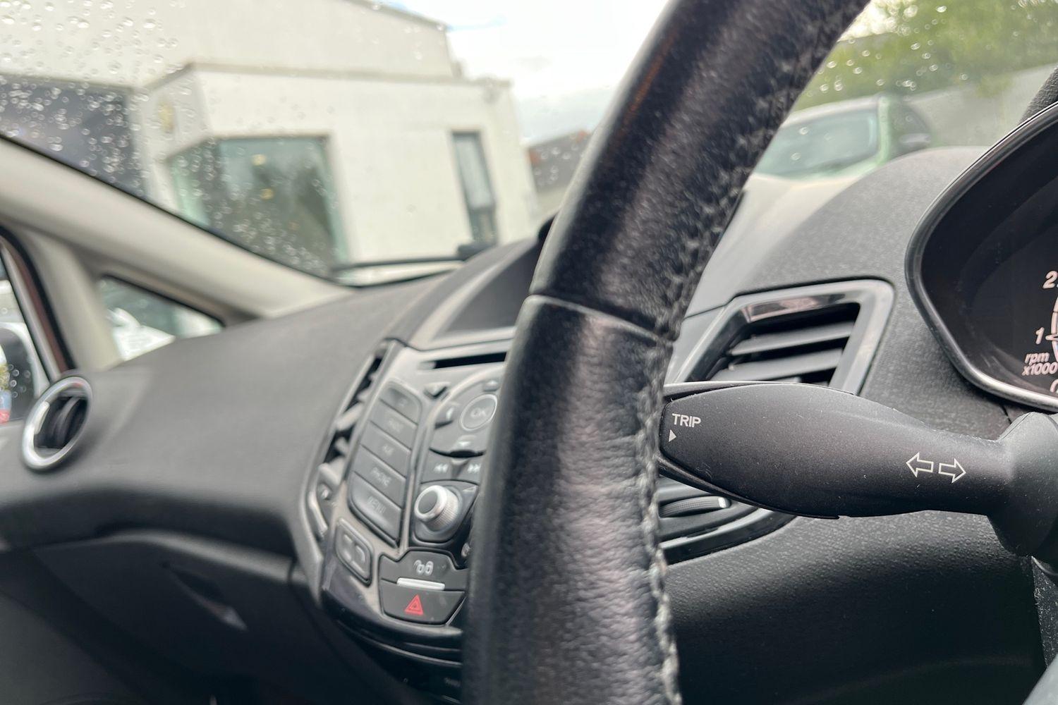 Ford FIESTA Photo 13