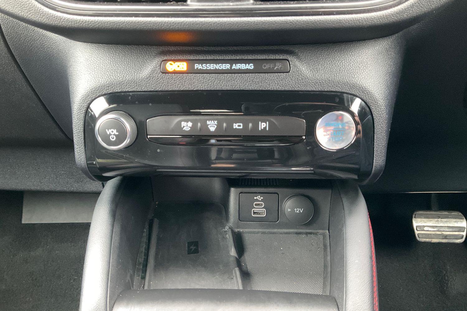 Ford KUGA Photo 31