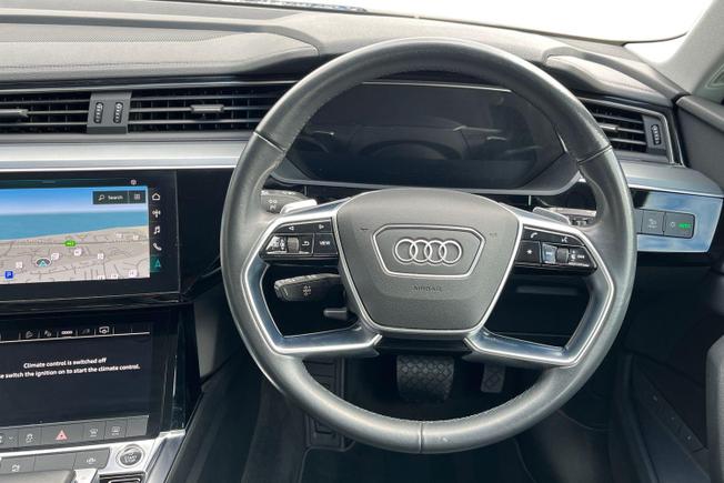 Audi e-tron Photo 11