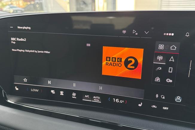AUDI Q6 e-tron Photo 14