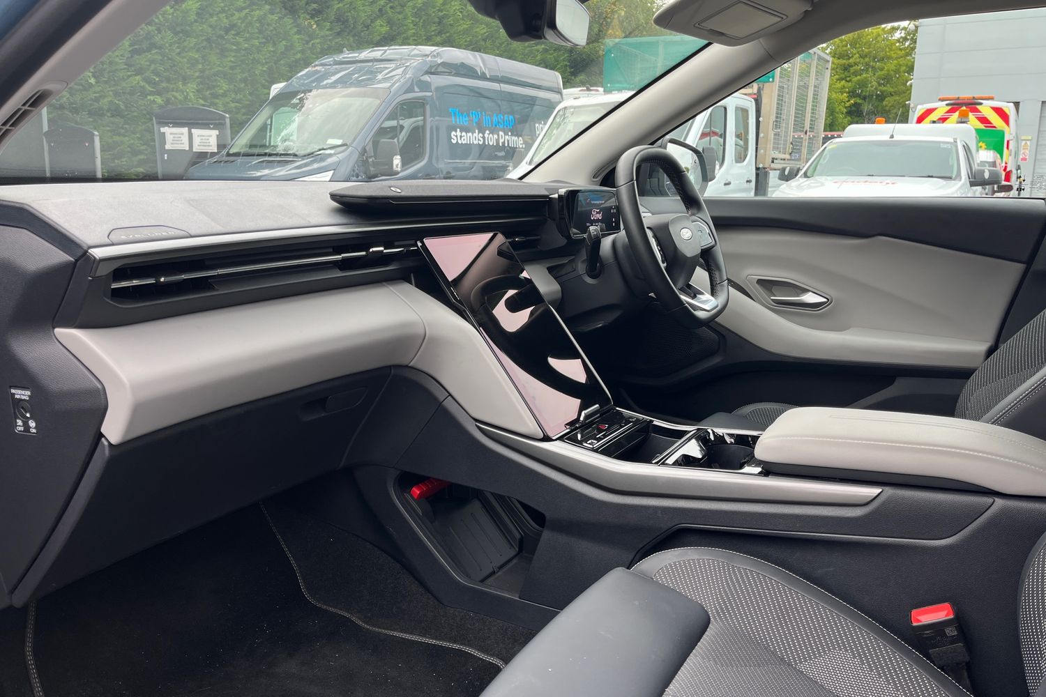 Ford Explorer Photo 17