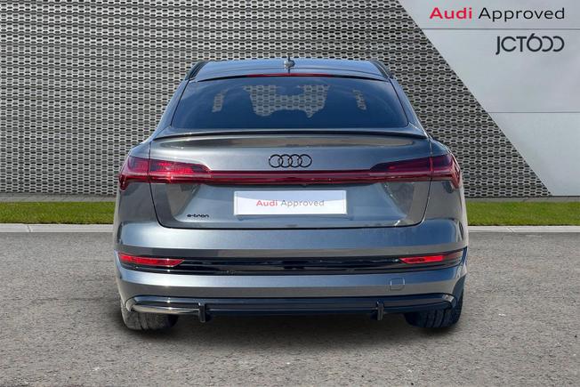 AUDI e-tron Photo 7