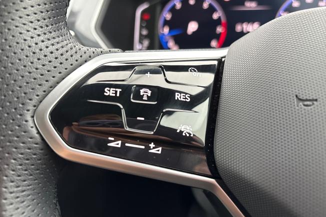 VOLKSWAGEN Tiguan Photo 16