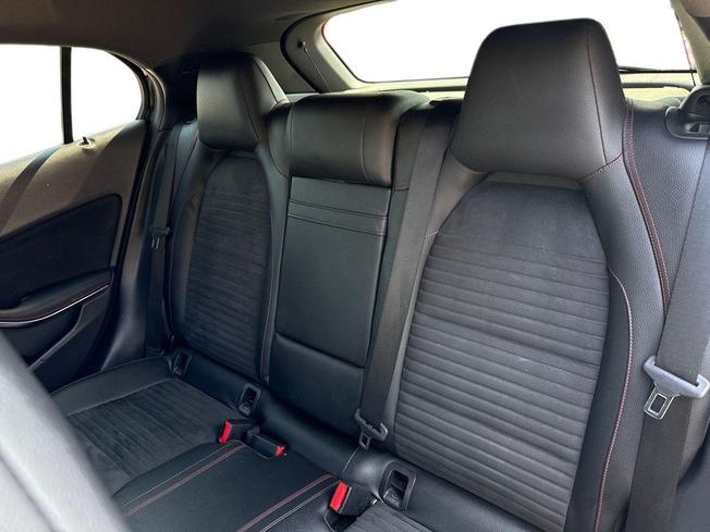MERCEDES-BENZ GLA Photo 9
