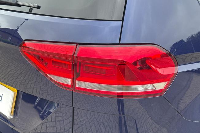 VOLKSWAGEN Touran Photo 18