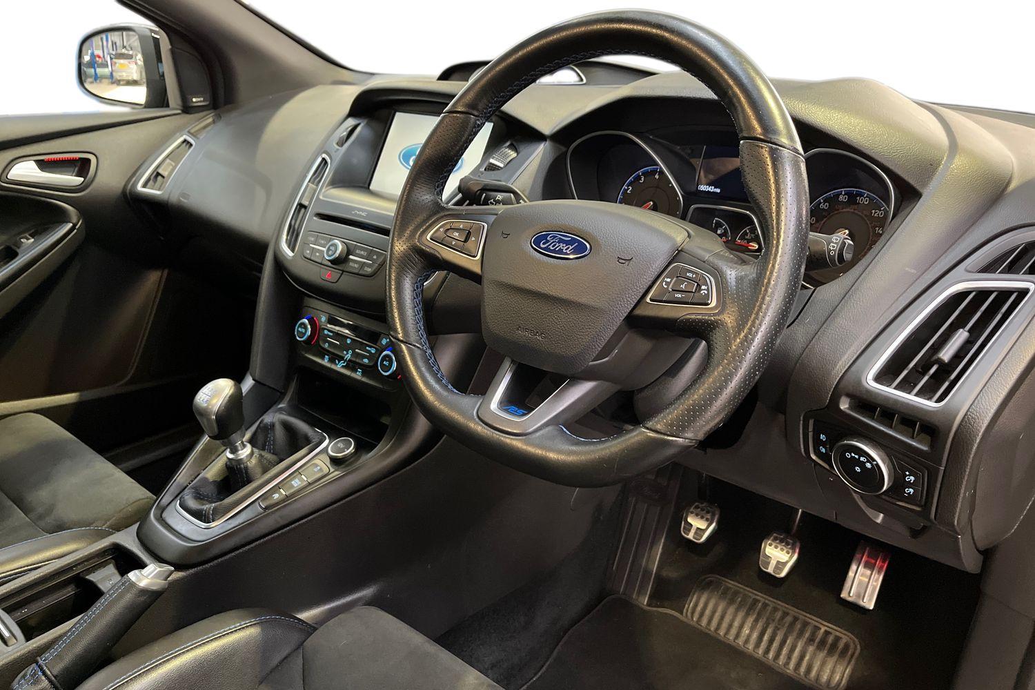 Ford FOCUS RS Photo 8