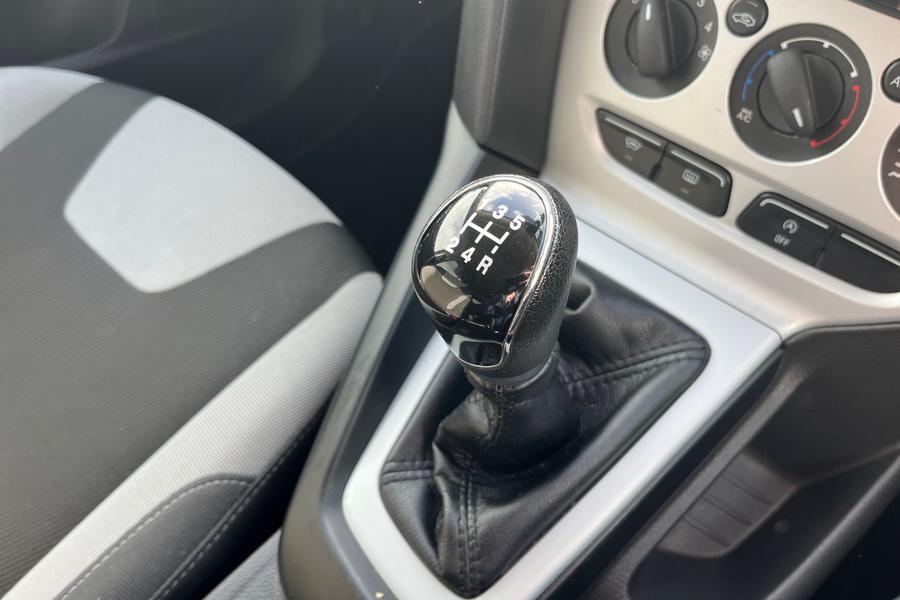 Ford FOCUS Photo autoimg-d84f48a18fa43bfe3dc84bd9a9736c936a345e52.jpg