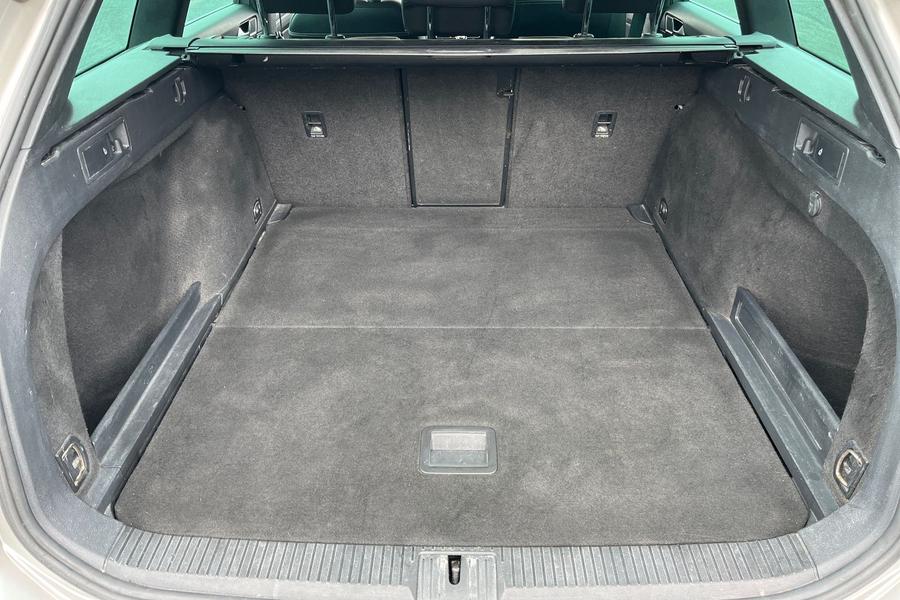 Volkswagen PASSAT Photo autoimg-d857961ed1f225be0fb3aad9ef6703d408e4d892.jpg