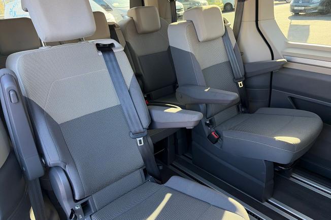 VOLKSWAGEN Multivan Photo 21