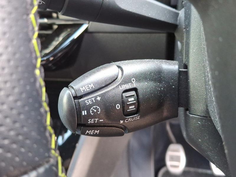 Used Peugeot 208 OW69AXF 47