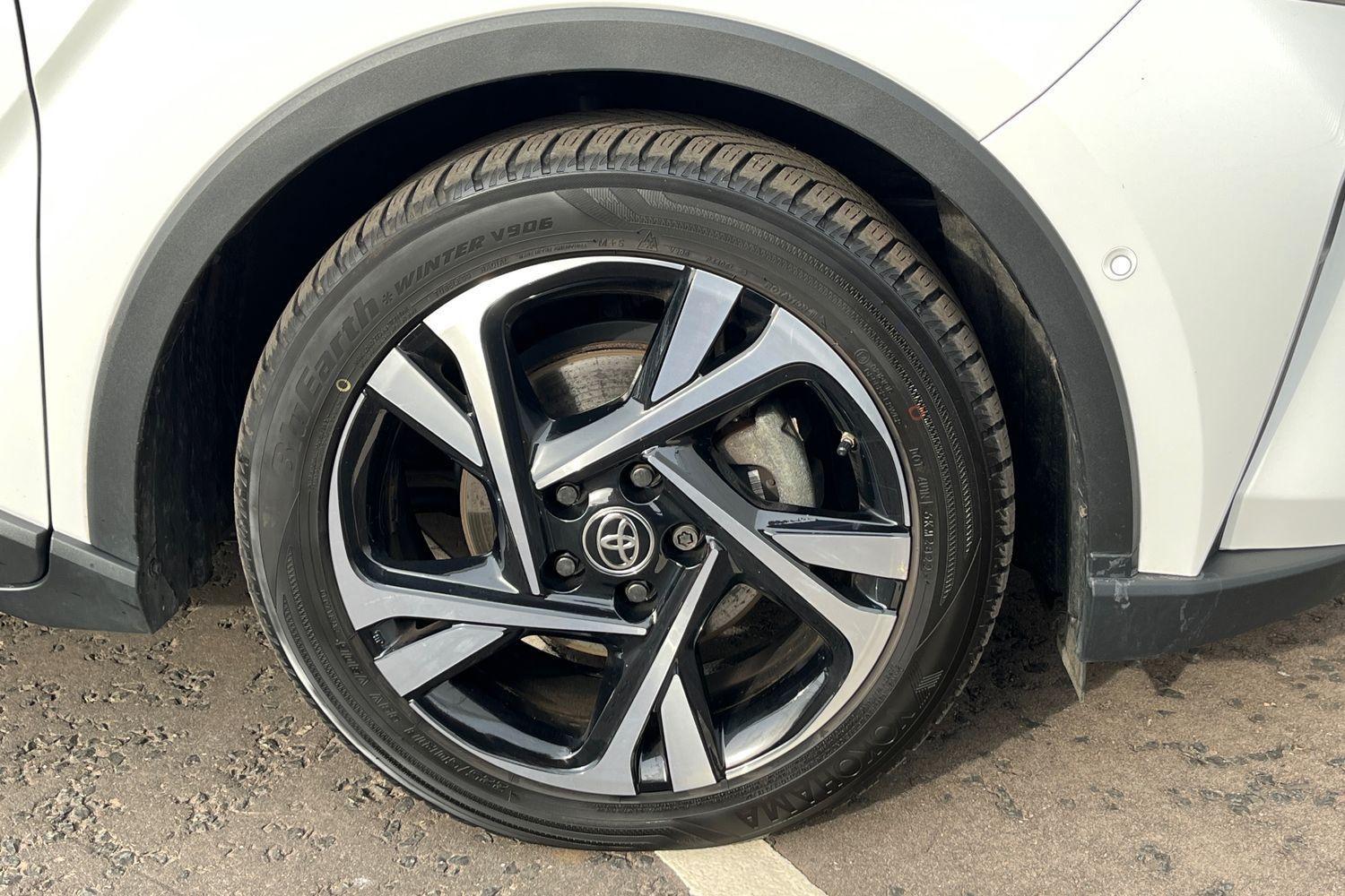 Toyota C-HR Photo 7
