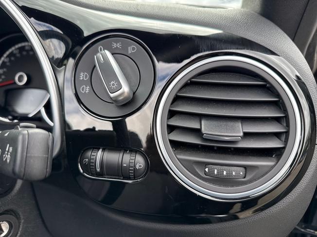 VOLKSWAGEN Beetle Photo 27