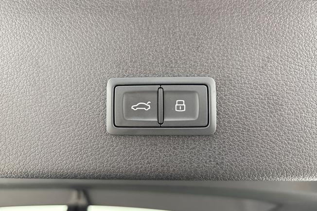 AUDI E-Tron S Photo 24