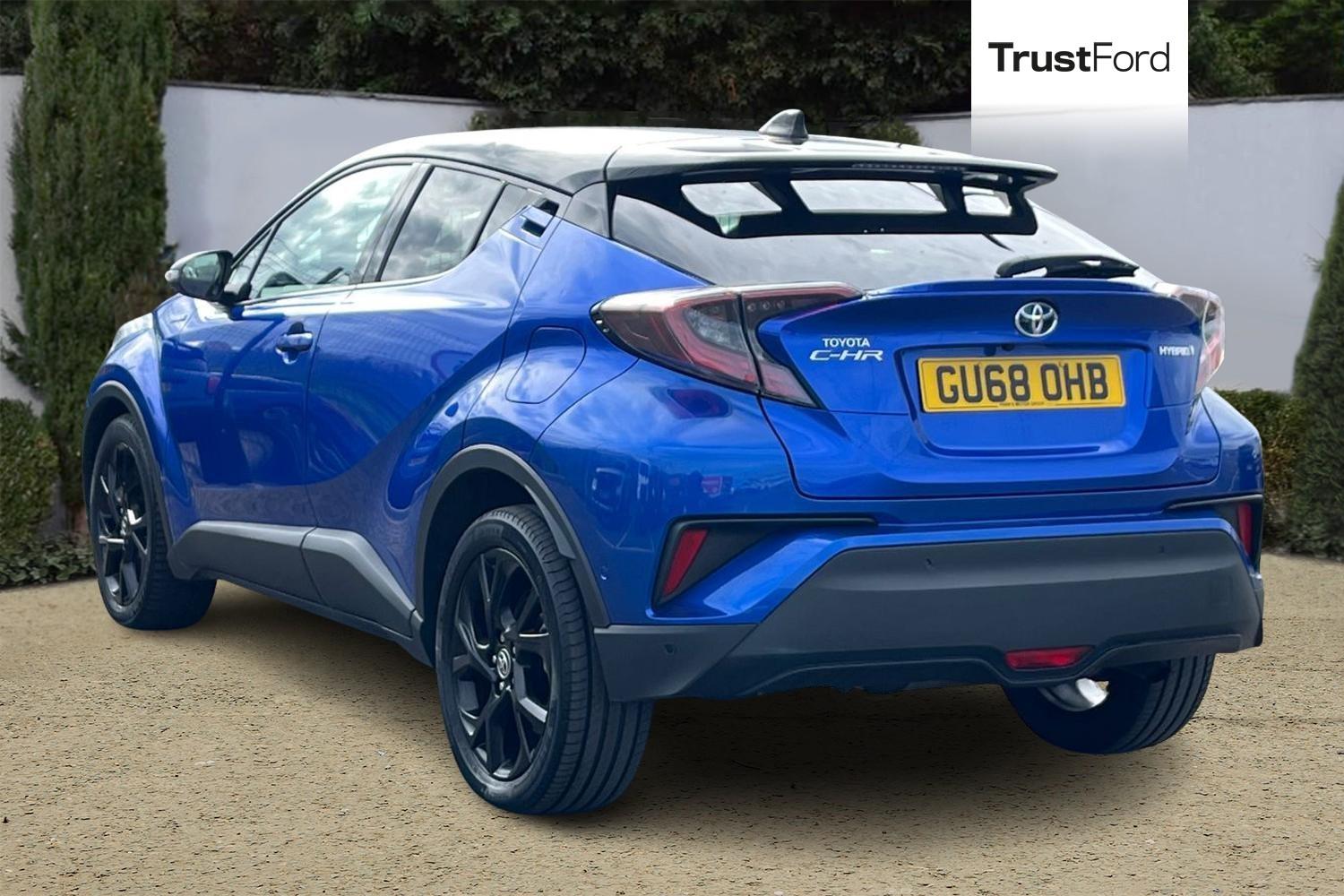 Toyota C-HR Photo 1