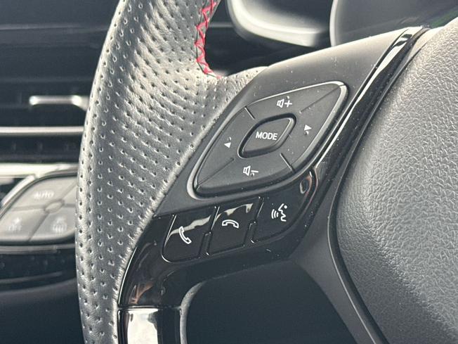 TOYOTA C-Hr Photo 16