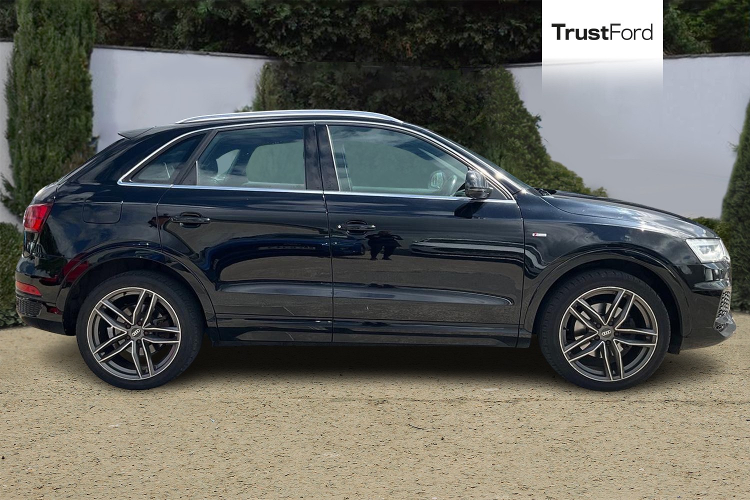 Audi Q3 Photo 2