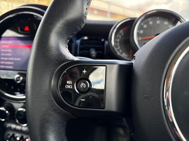 MINI Hatch Photo 16