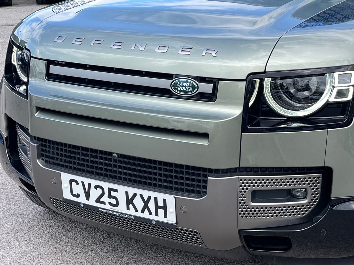 Land Rover Defender 110 Photo 21