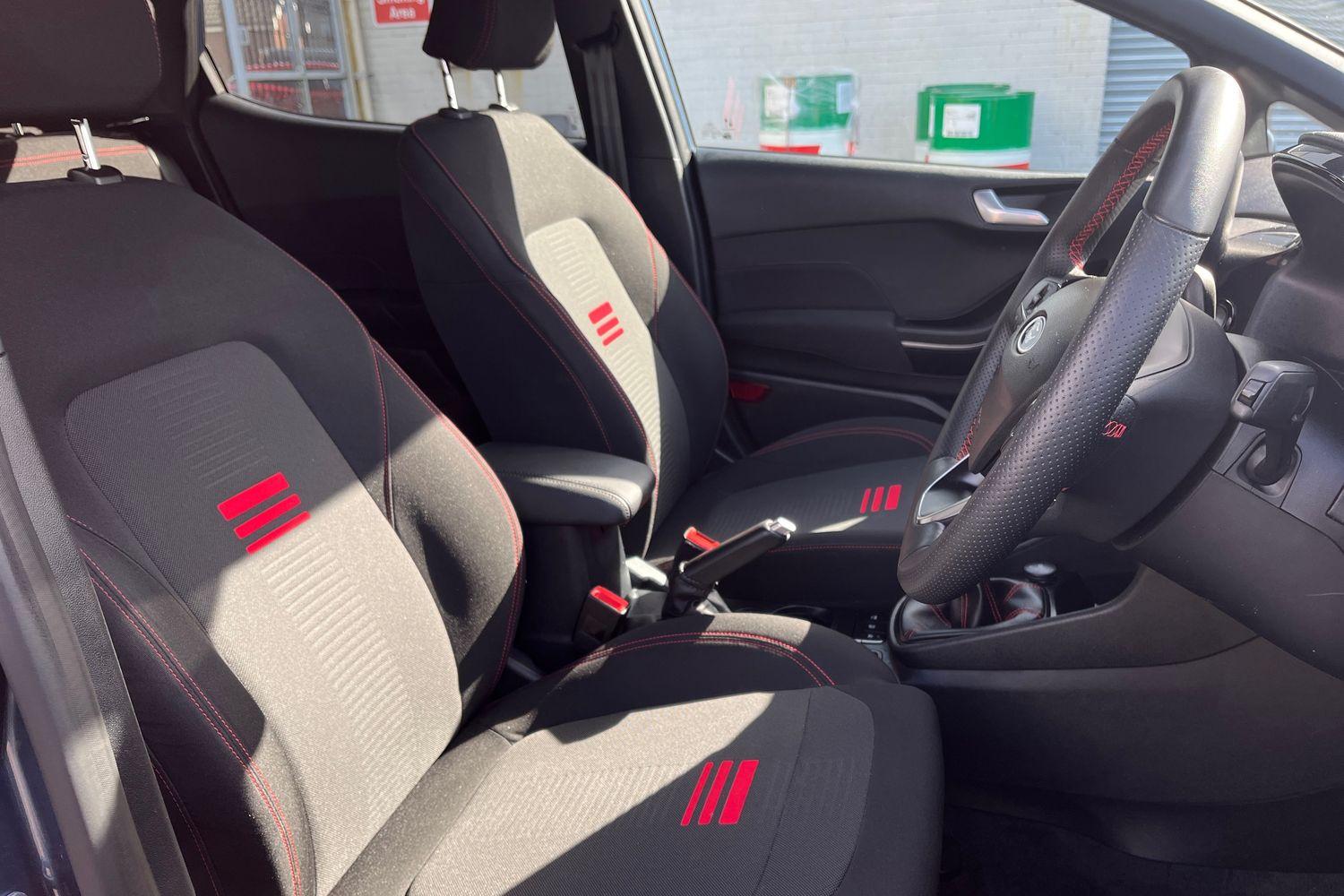 Ford FIESTA Photo 16