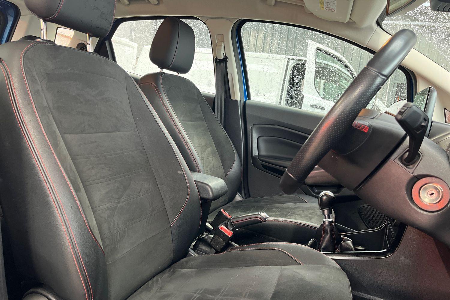 Ford ECOSPORT Photo 16