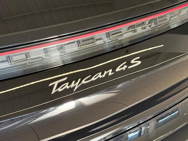PORSCHE Taycan Photo 33