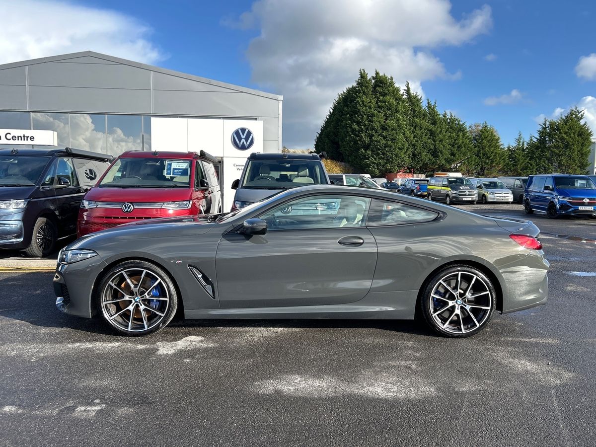 BMW 8 Series Photo 37
